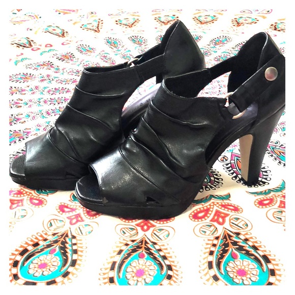 Madden Girl Heels - Picture 1 of 3